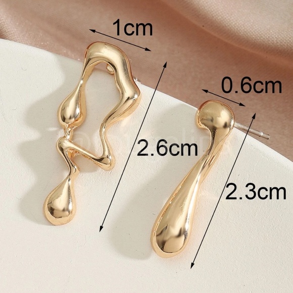 Gold Tone Earrings Irregular Abstract Shape Asymmetric - Picture 6 of 6